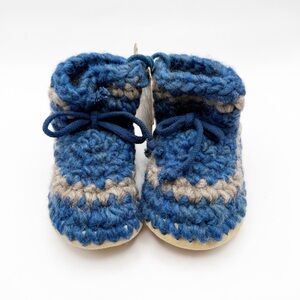 Padraig Cottage Sheep’s wool skin Handmade crochet leather Blue Child Size 9-10